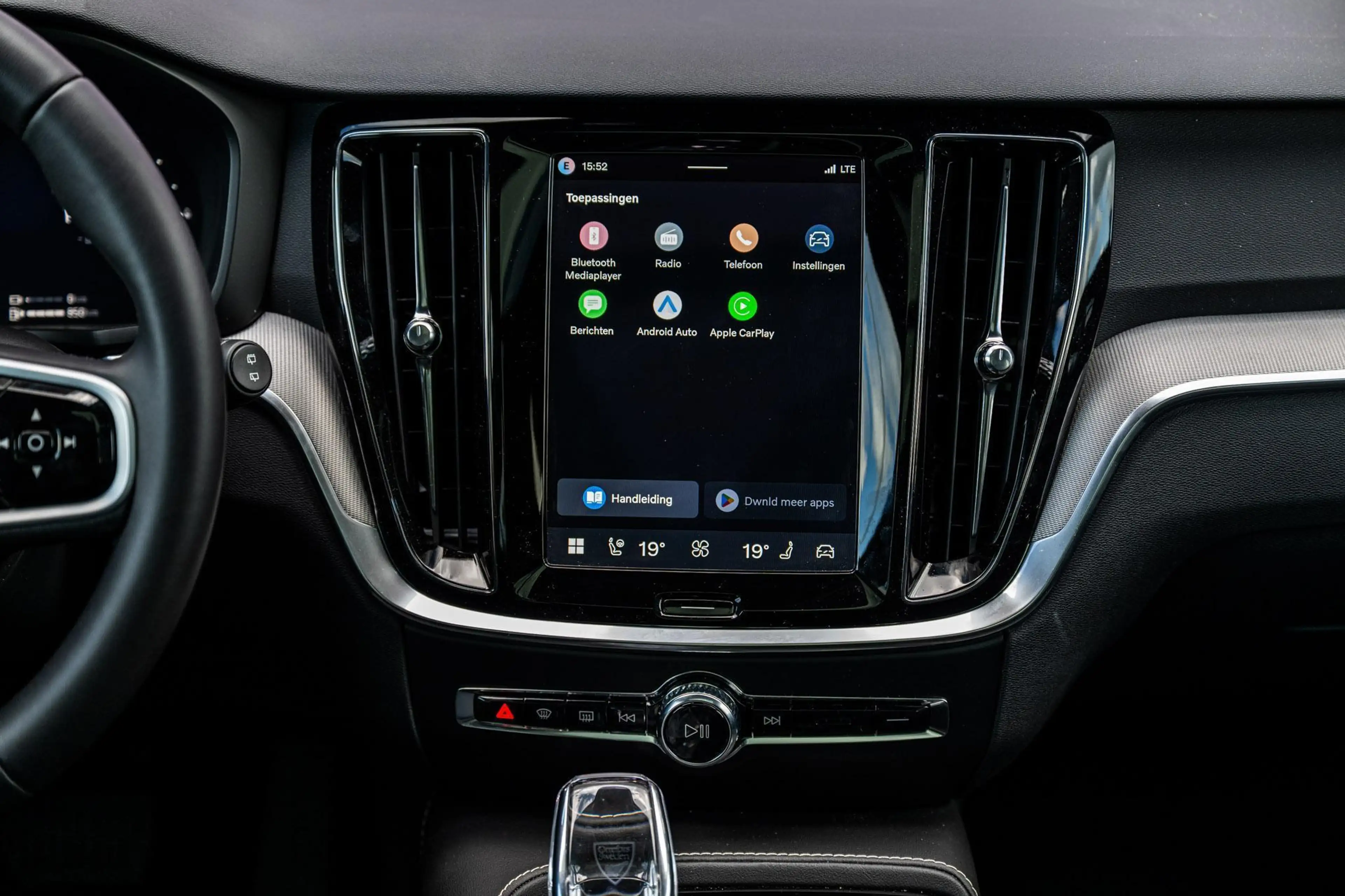 Volvo V60 2.0 T8 Plug-in Hybrid AWD Plus Dark | PHEV Long Ra — photo 14