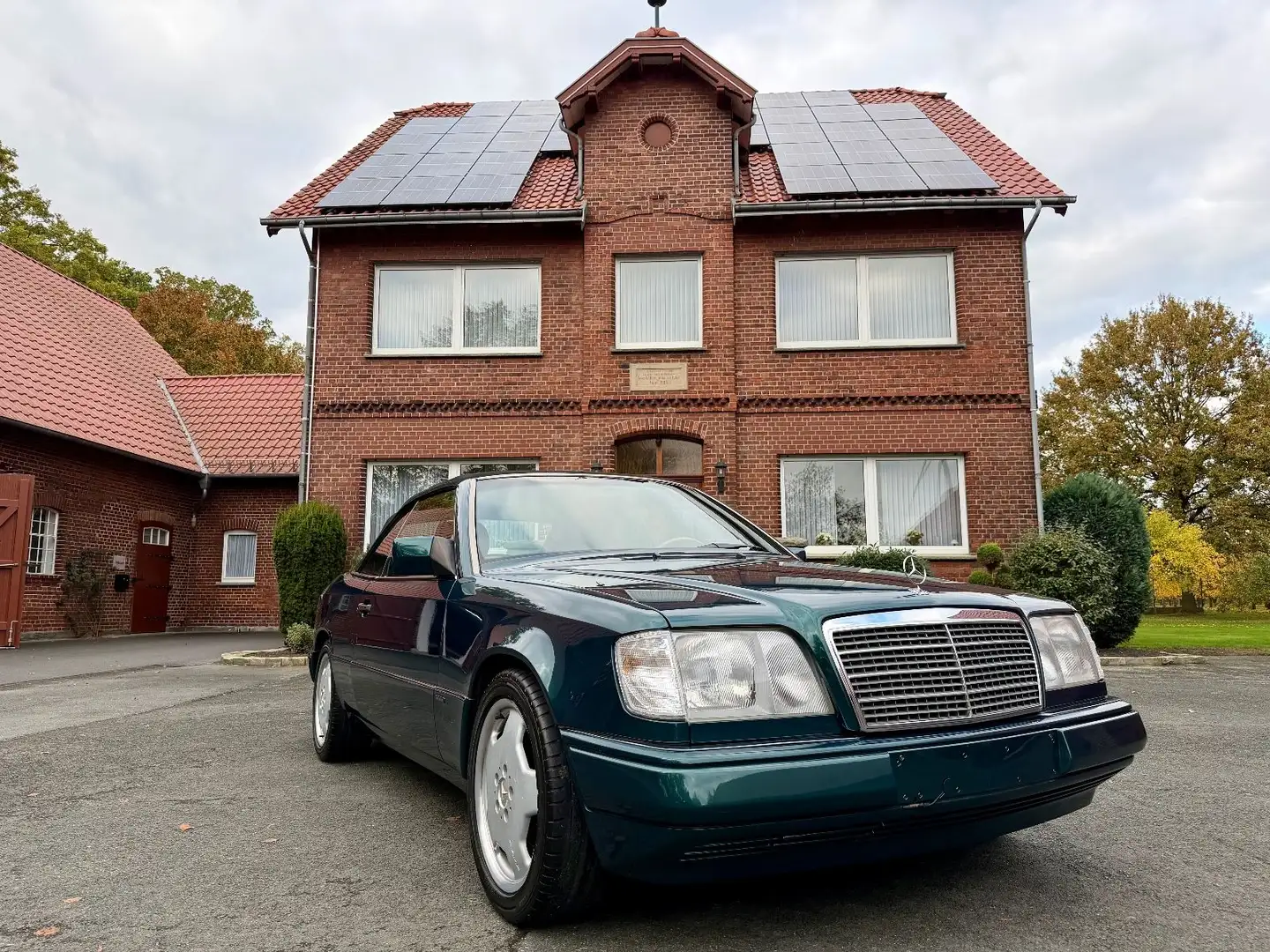 Mercedes-Benz E 220 W124 Cabriolet *Final Edition* *Deutsch* Vert - 1