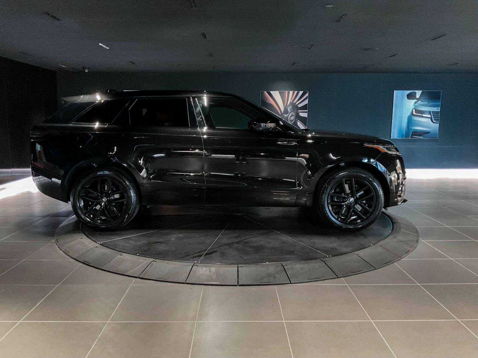 2026 Land Rover Range Rover Velar Dynamic SE | Sunroof | Navigation | Bluetooth | He — снимка 1