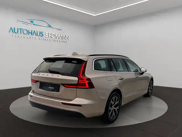 Volvo V60 view 4