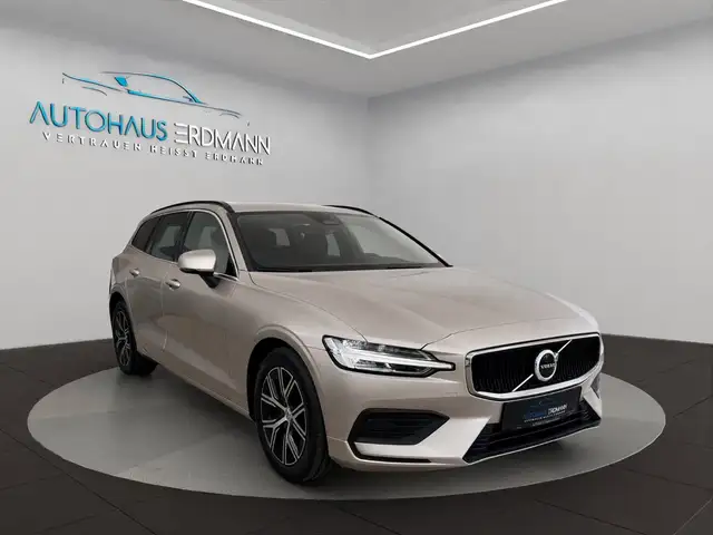 Volvo V60 view 3