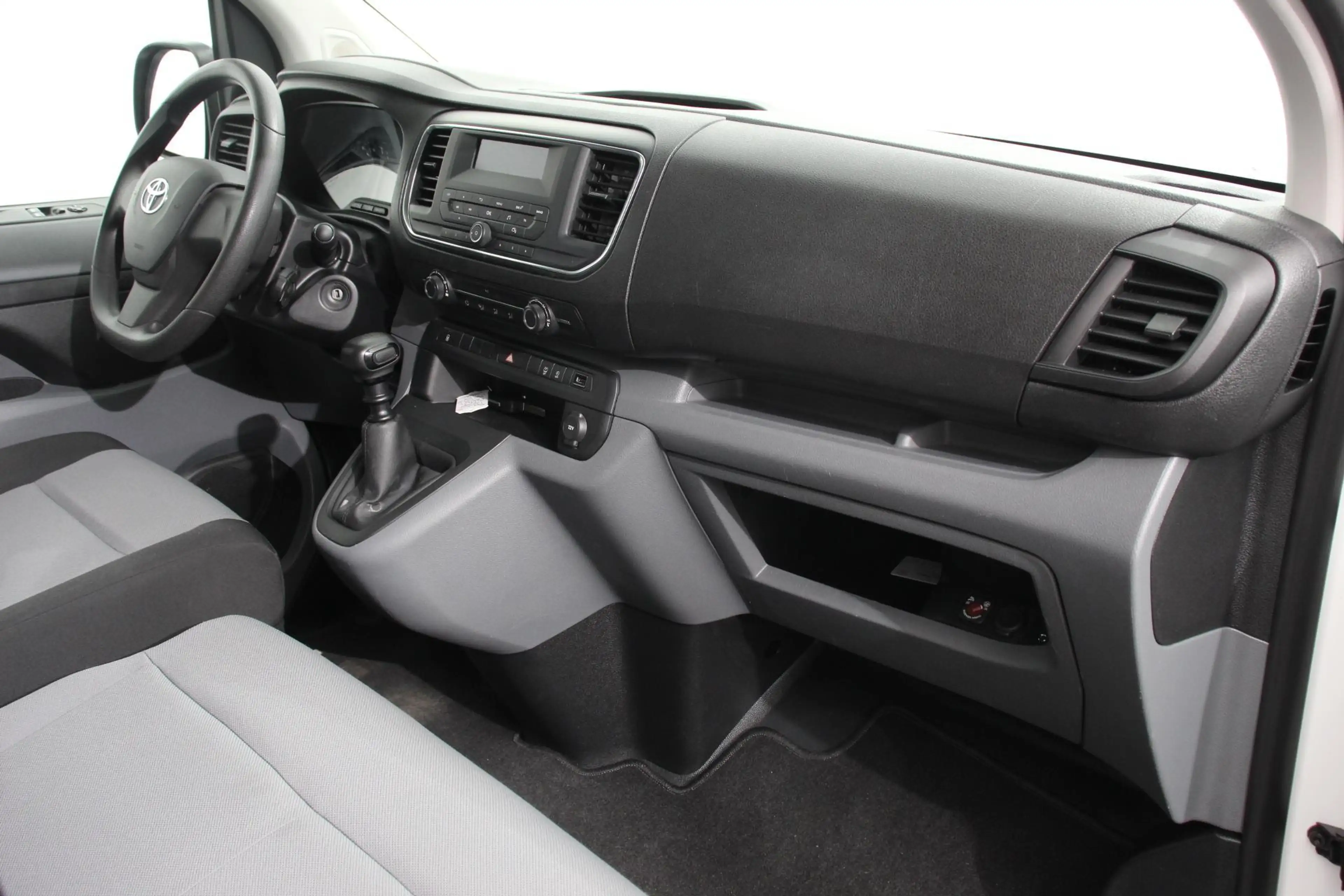 Toyota Proace Shuttle 1.5 D-4D 116pk Dynamic VP 9 persoons Trekh — photo 3