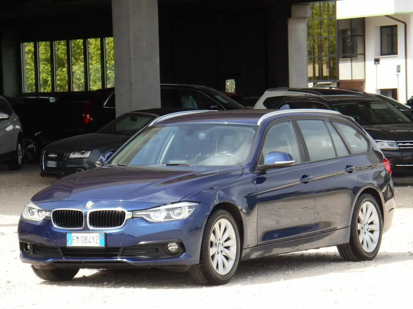 BMW 318 d 150CV Business Advantage Auto Touring Steptronic Blau - 1
