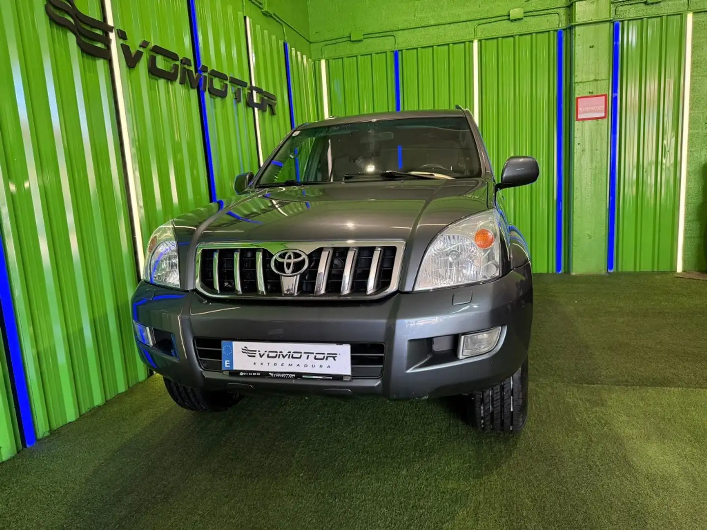 Toyota Land Cruiser D-4D VX Gris - 1