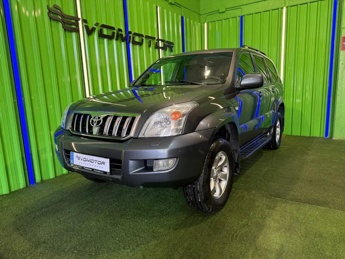 Toyota Land Cruiser D-4D VX Gris - 2