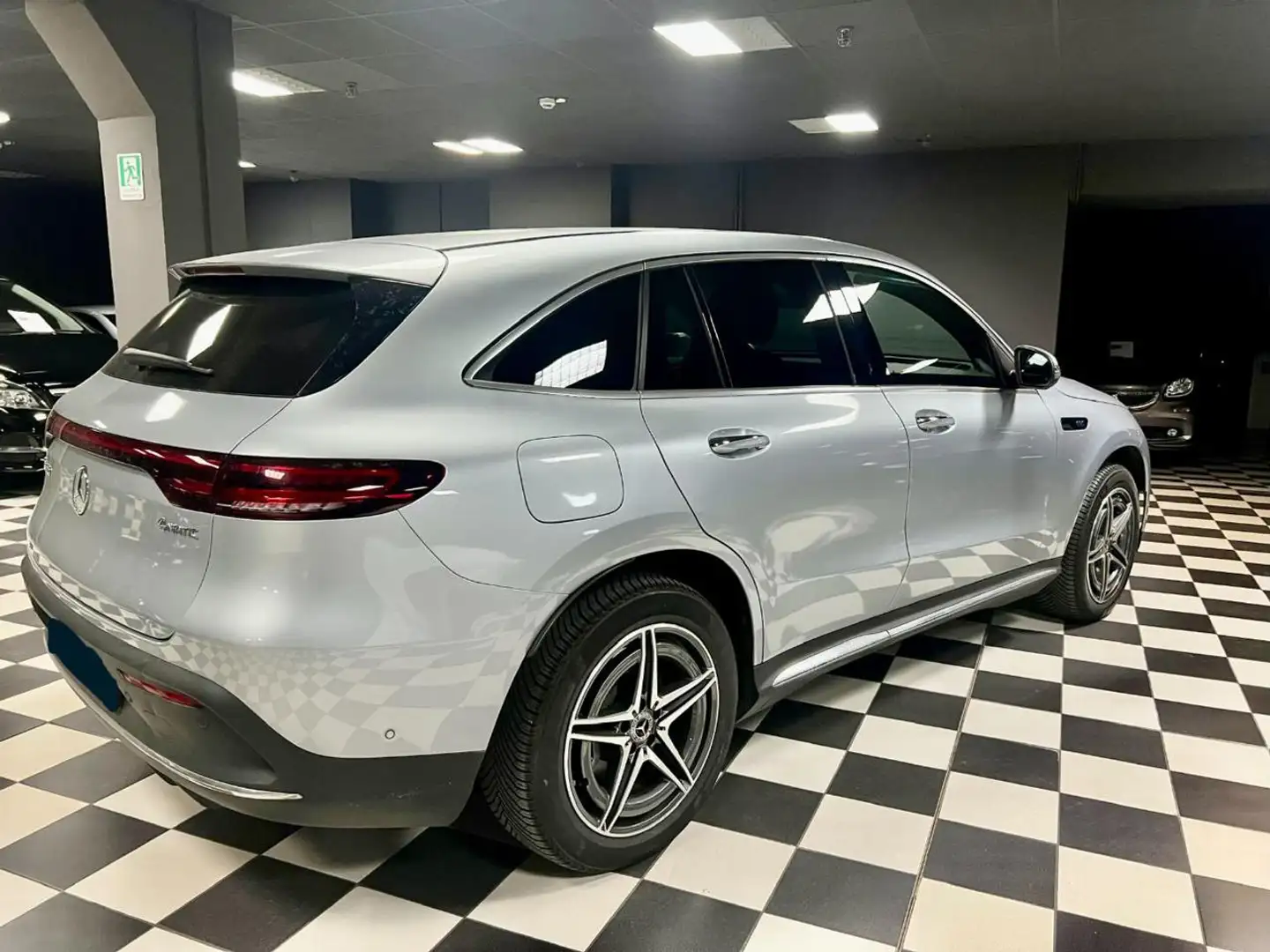Mercedes-Benz EQC 400 400 4Matic Masterclass Grau - 2