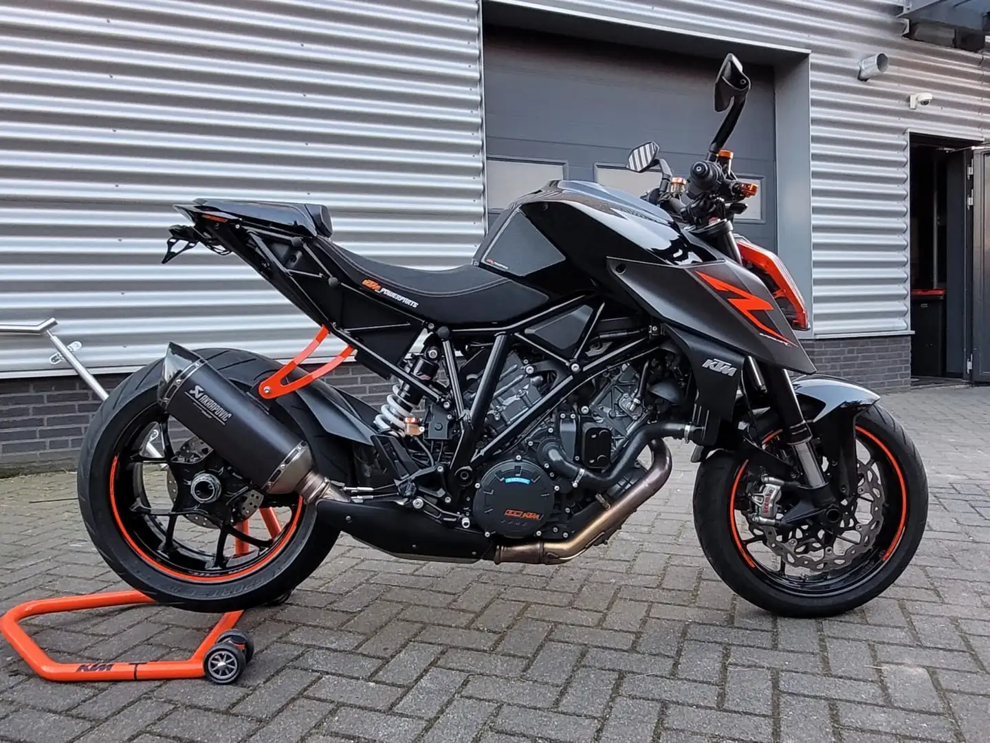 KTM 1290 Super Duke R - 1