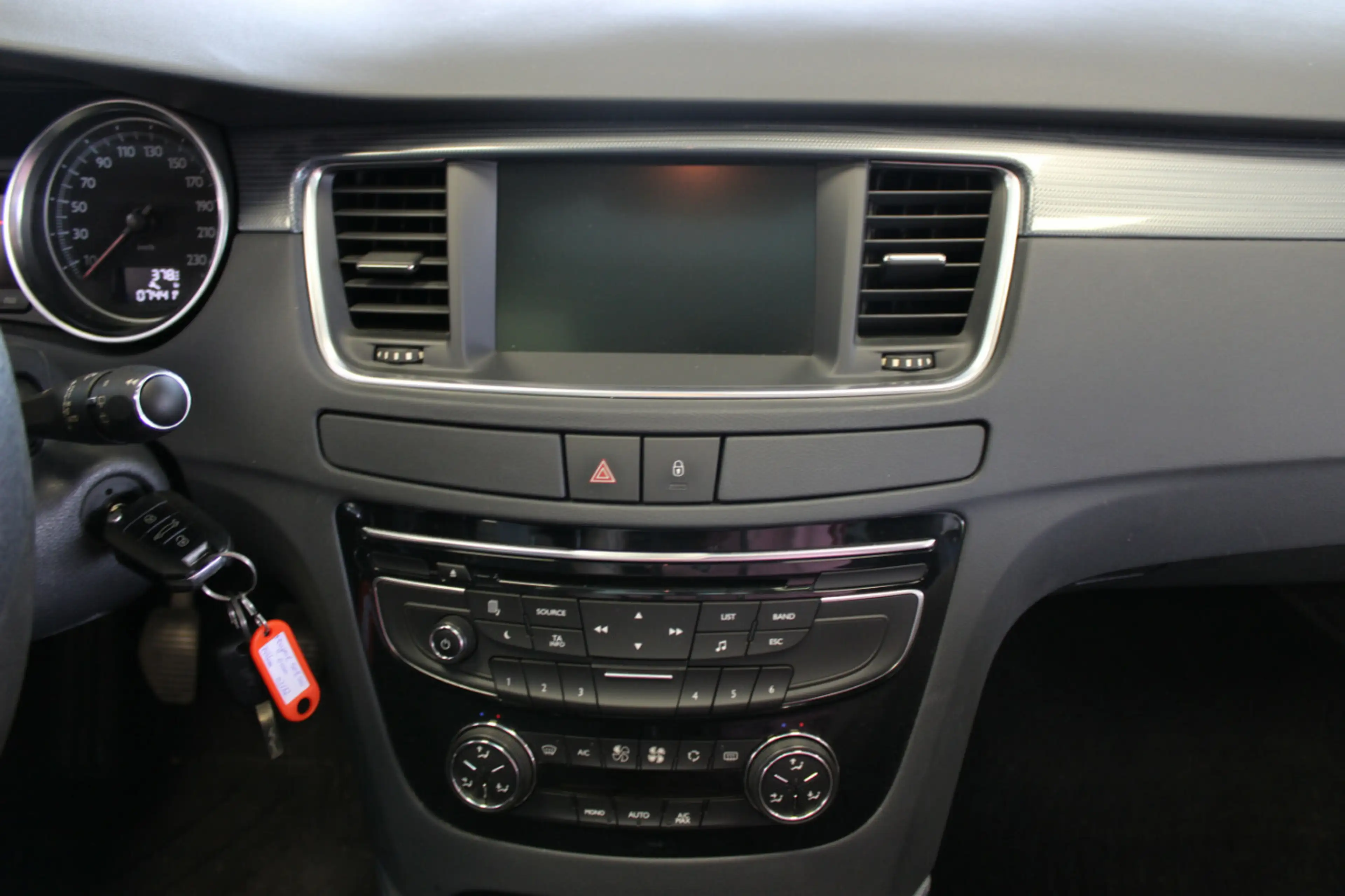 Peugeot 508 155 THP Active — photo 11