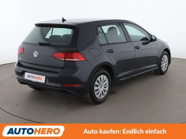 Volkswagen Golf view 6