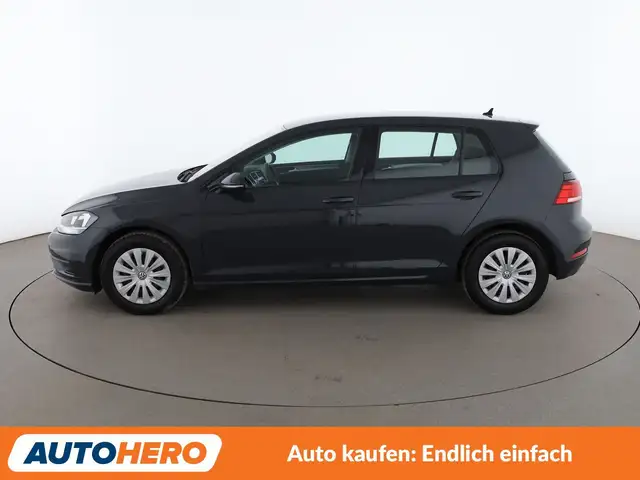 Volkswagen Golf view 3