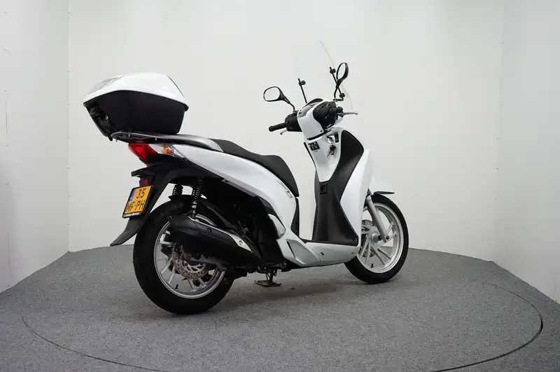 Honda SH 150 - foto 8