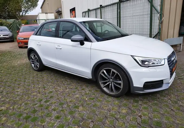 Audi A1 view 3