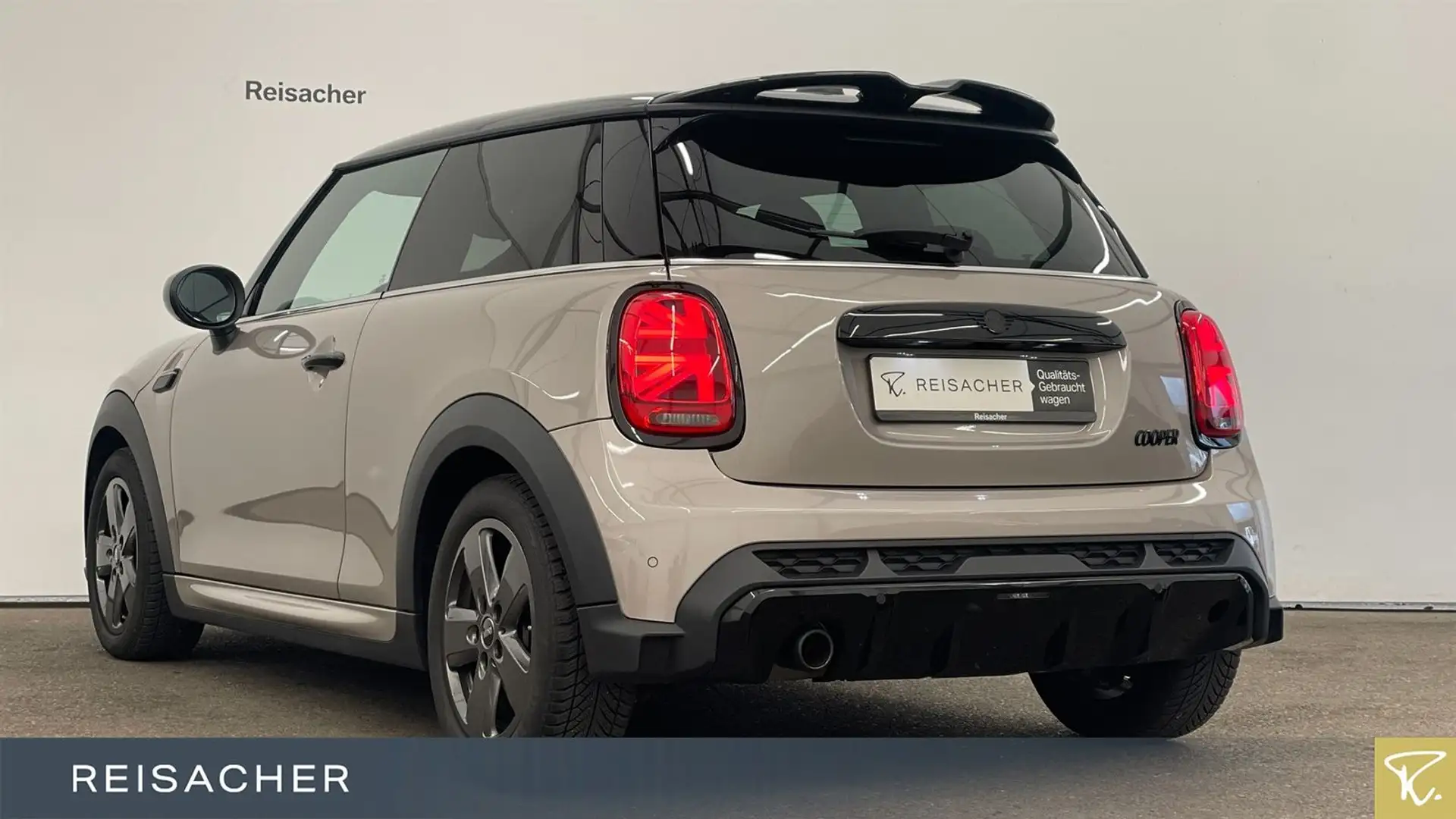 MINI Cooper A JCWTrim LED SHZ PDC Dab Navi KliA 17"LM Grau - 2
