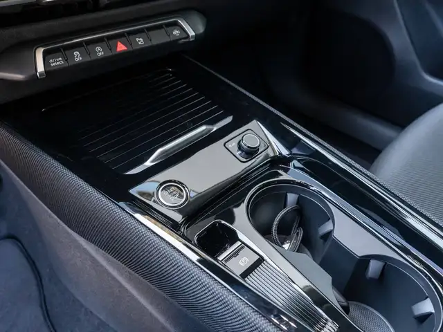 Audi Q3 view 13