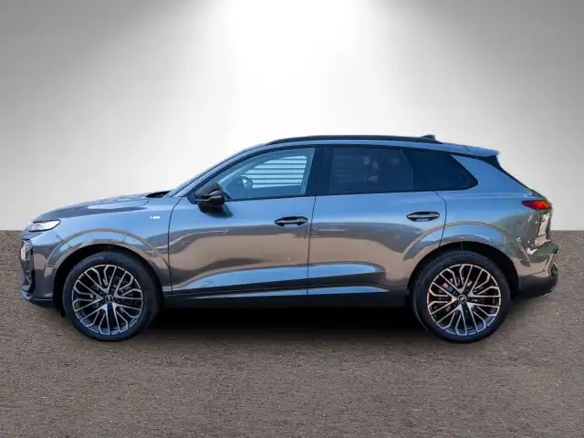 Audi Q3 view 6