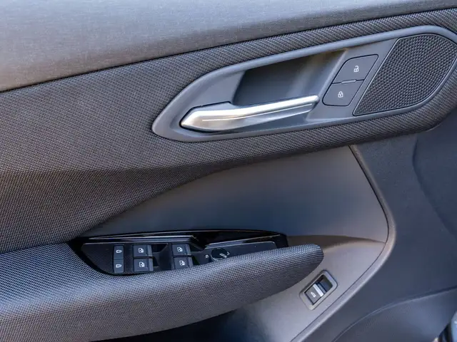 Audi Q3 view 11