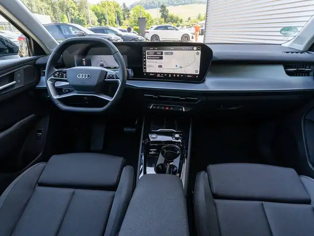 Audi Q3 view 9