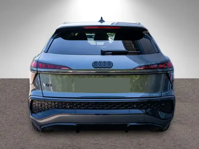 Audi Q3 view 14