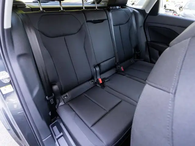 Audi Q3 view 10