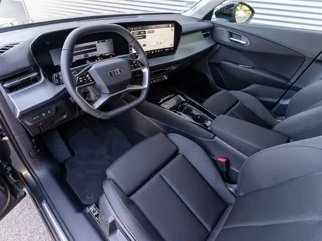 Audi Q3 view 12
