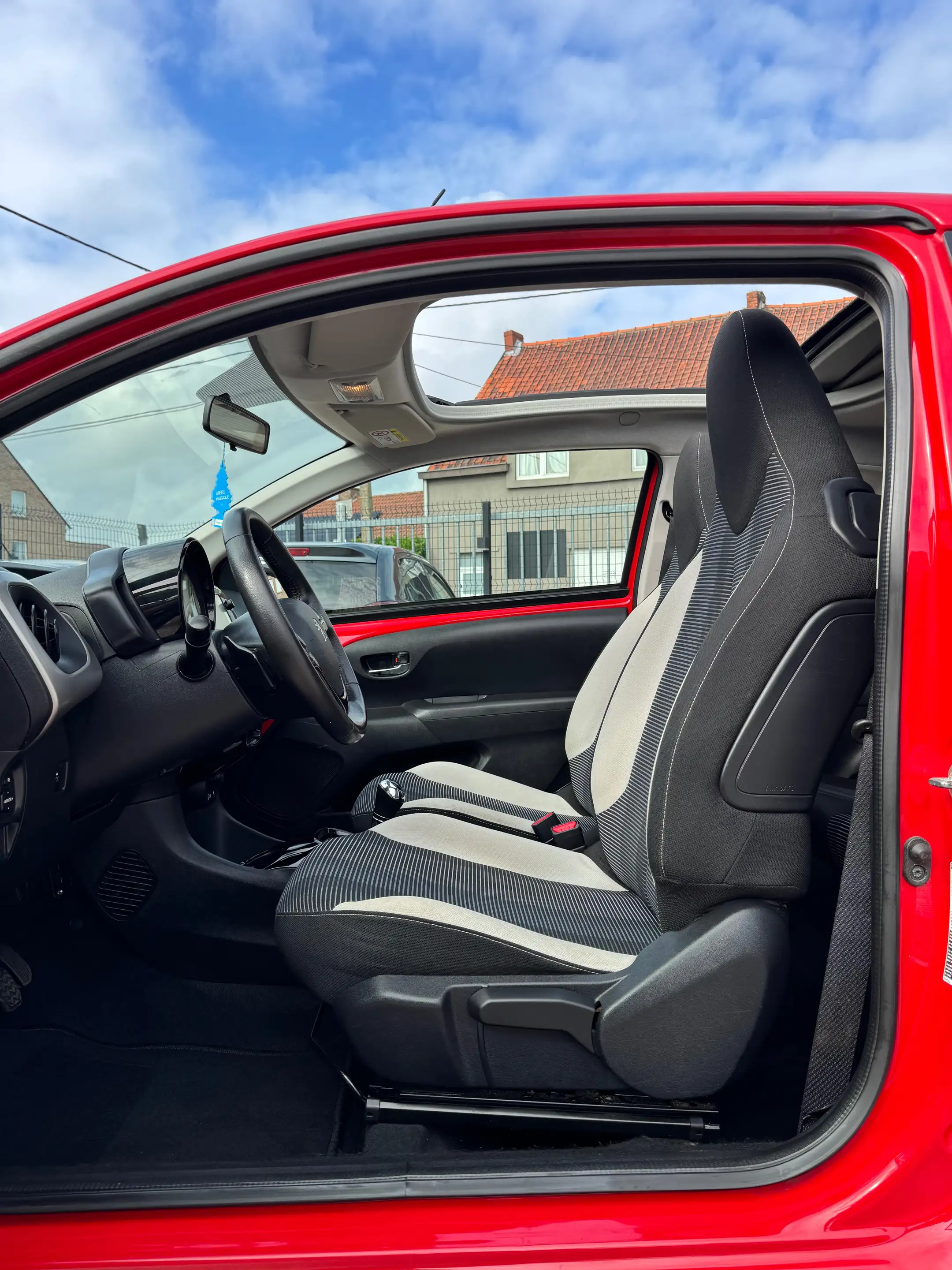 Peugeot 108 108 1.0 VTi Top! Allure ETG — photo 7