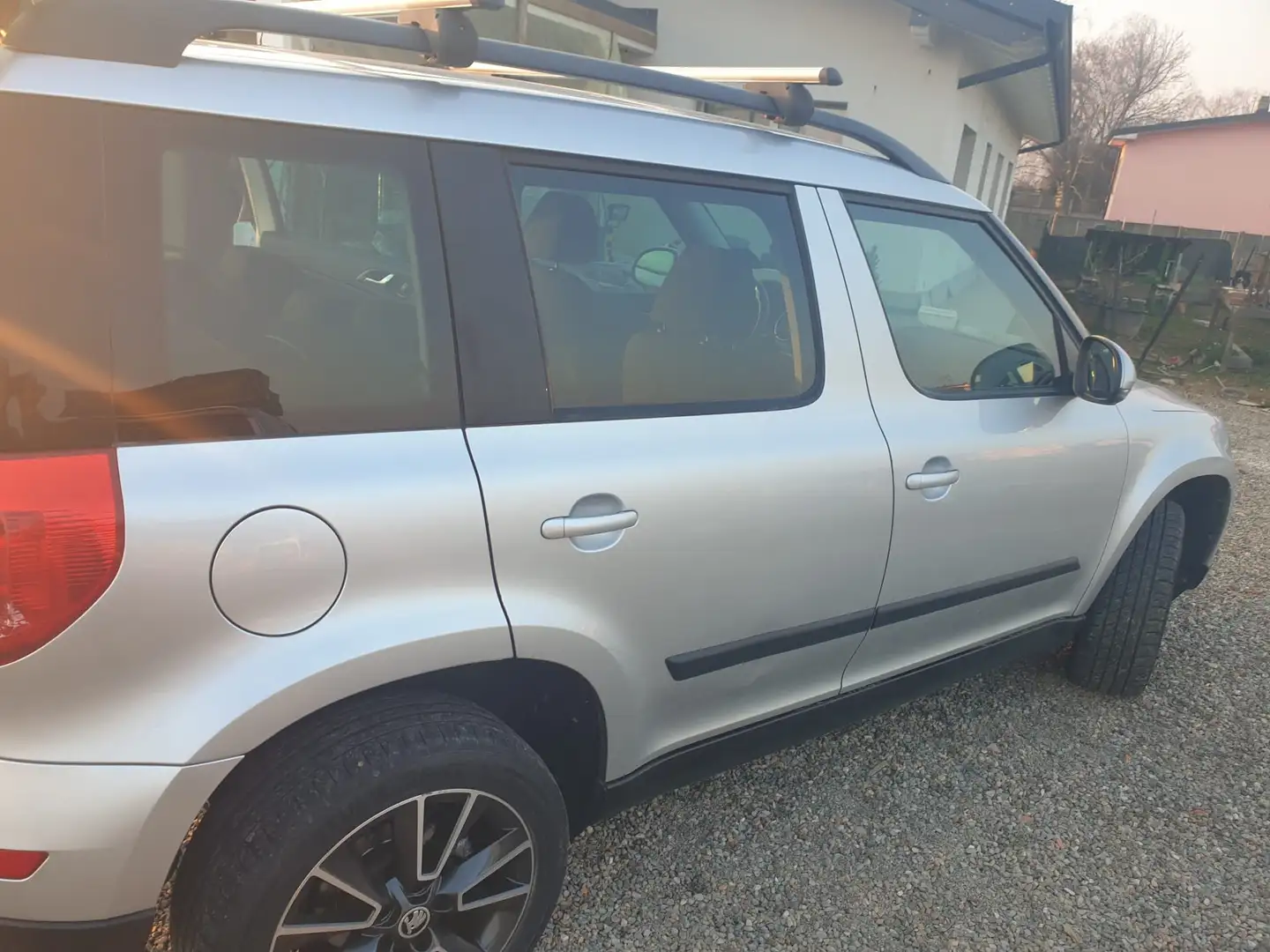 Skoda Yeti Yeti 1.2 tsi Ambition 110cv dsg E6 Argento - 2