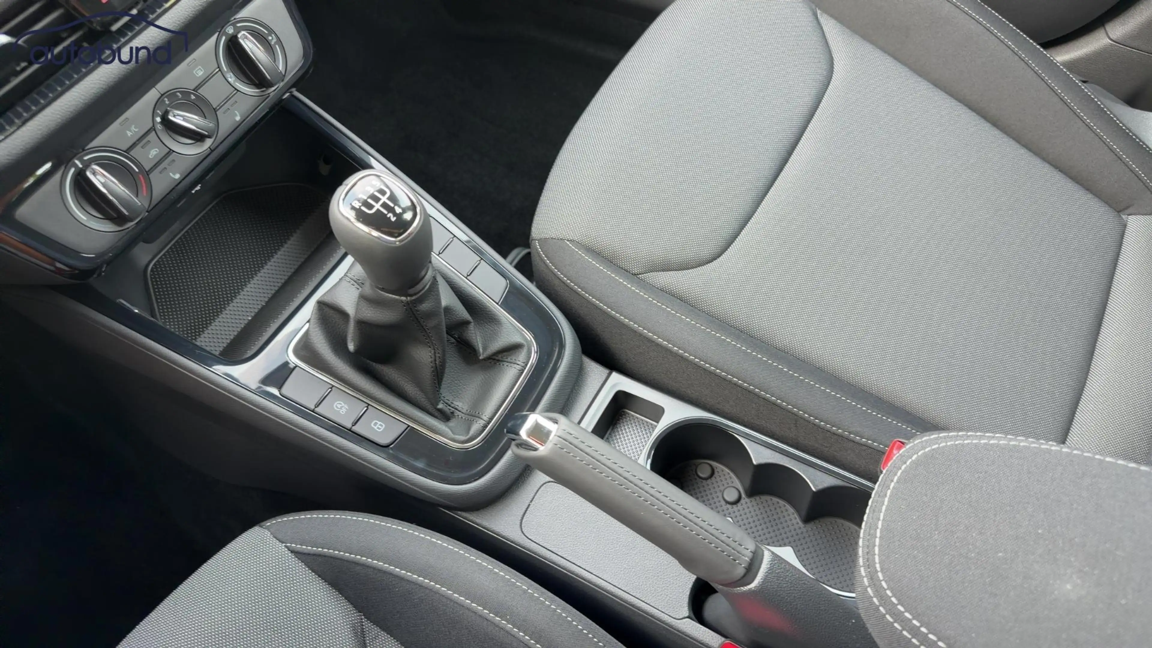 Skoda Fabia IV 1,0 MPI 130 Jahre AHK LED Link NBA PDC RFK SHA Shz — photo 12
