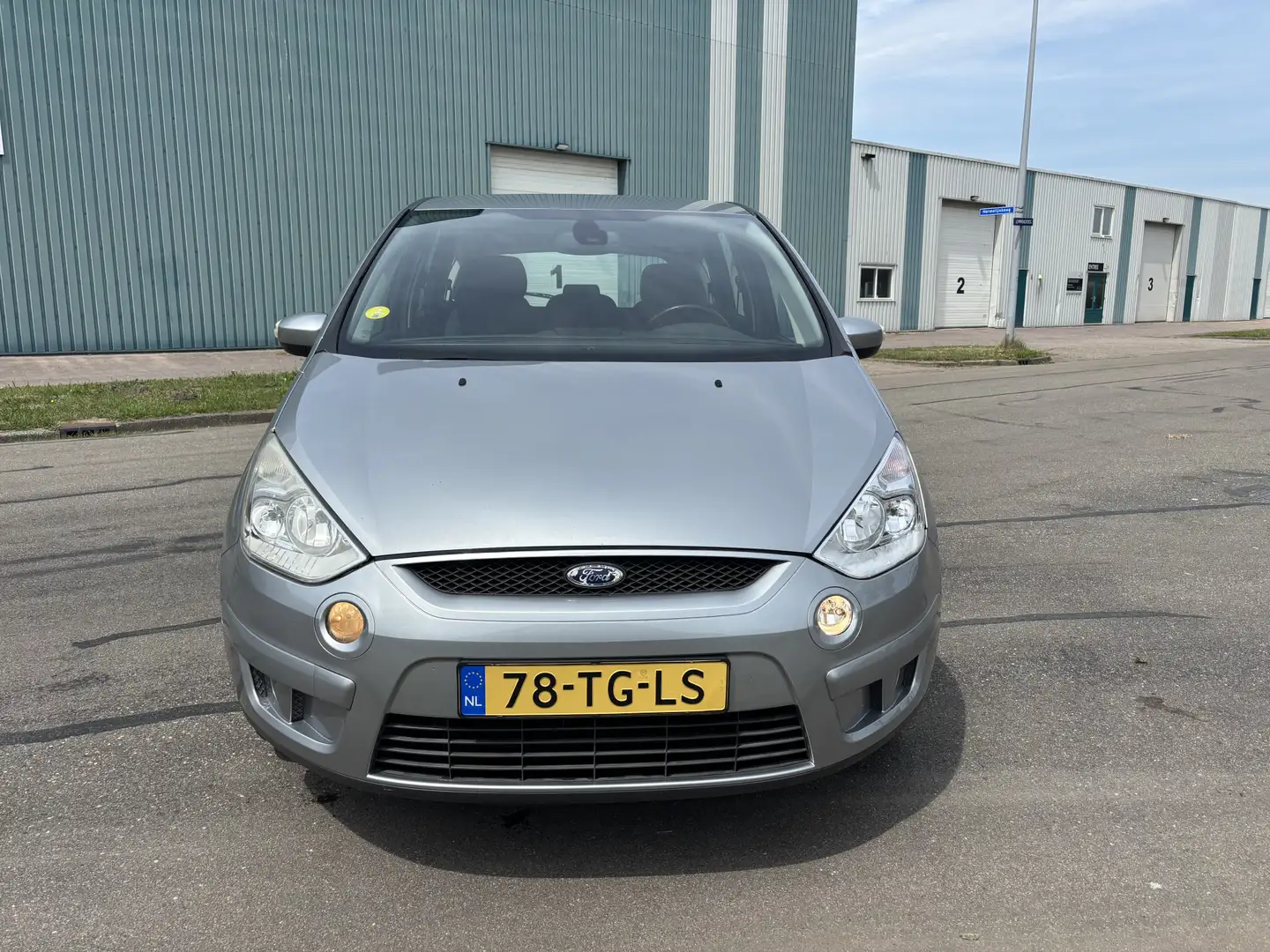 Ford S-Max 2.0-16V 146 PK. Zeer betrouwbare en onverwoestbare Grijs - 2
