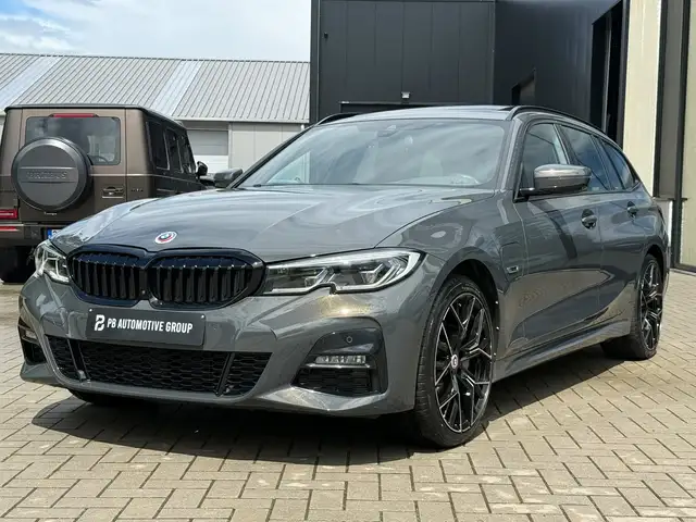 BMW 3 Series view 3
