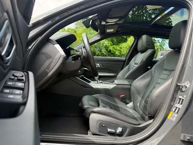 BMW 3 Series view 11