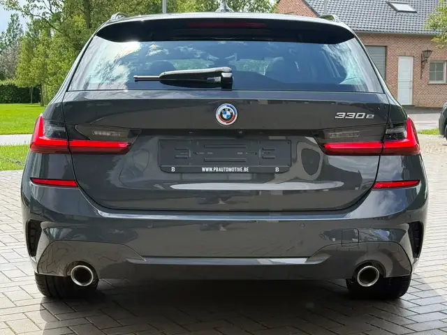 BMW 3 Series view 5