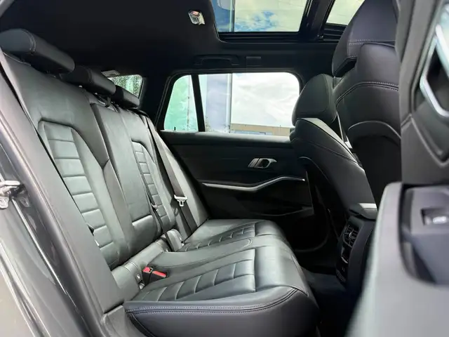 BMW 3 Series view 15