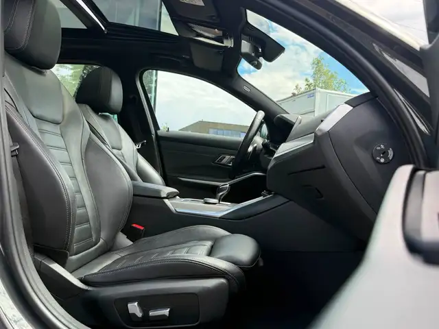 BMW 3 Series view 13