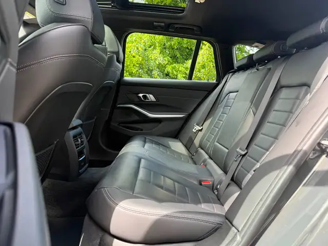 BMW 3 Series view 14