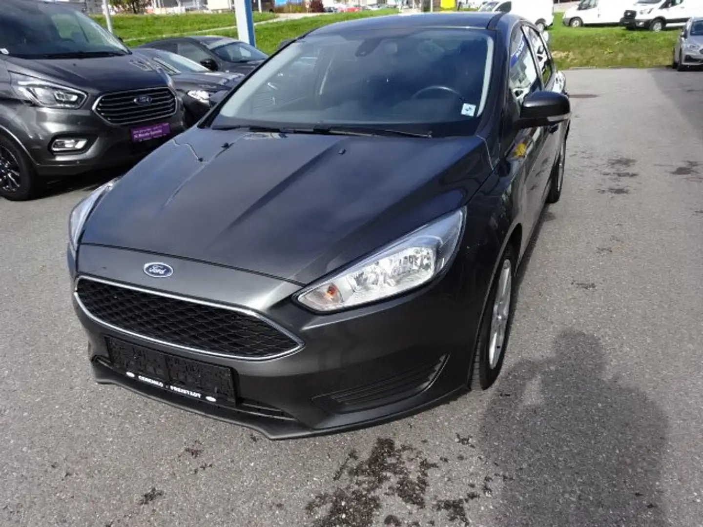 Ford Focus Trend Grau - 1