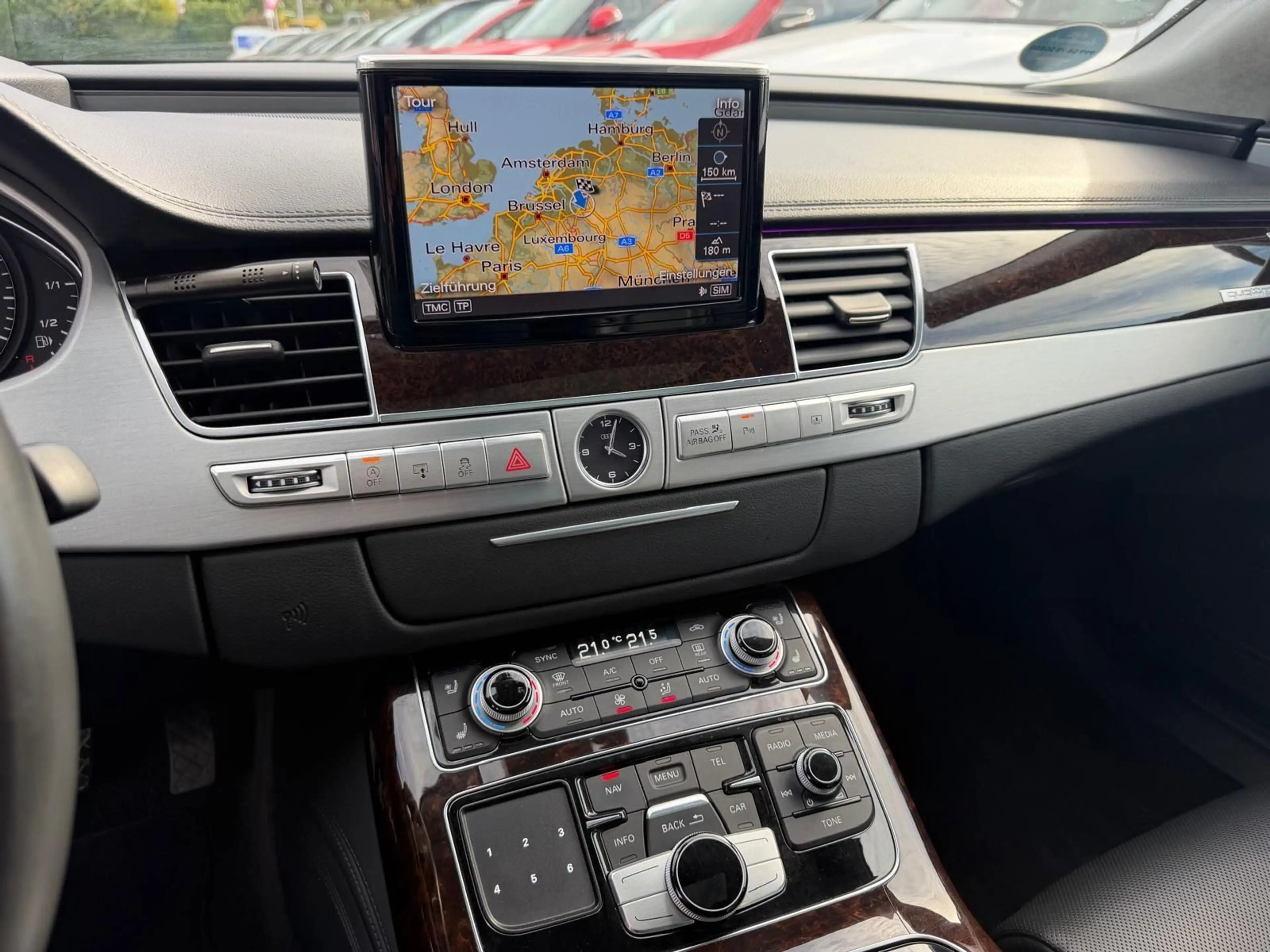Audi A8 3.0 TDI NAVI*KAMERA*TOTWINKEL*HEAD-UP*SD*SHZ* — photo 8