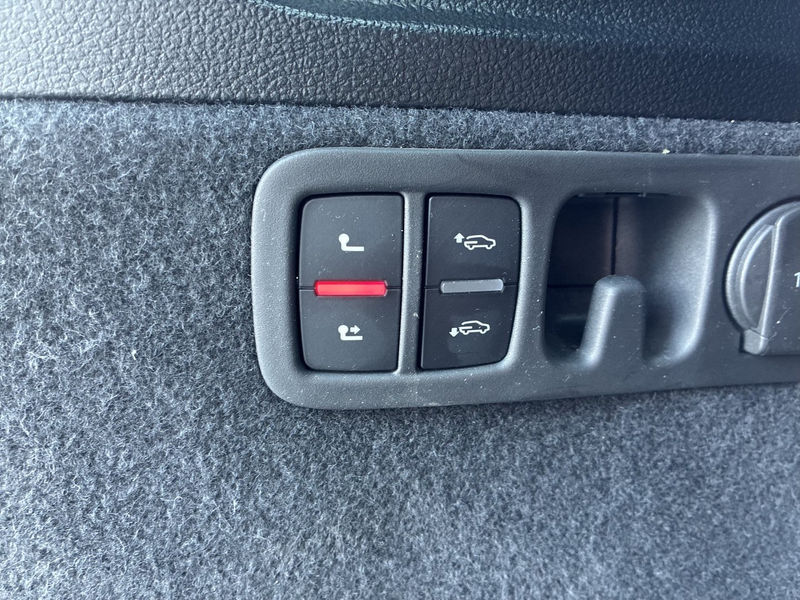 Audi Q7 55 TFSI e quattro S line — photo 14