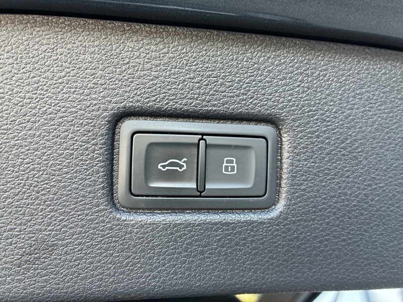 Audi Q7 55 TFSI e quattro S line — photo 13