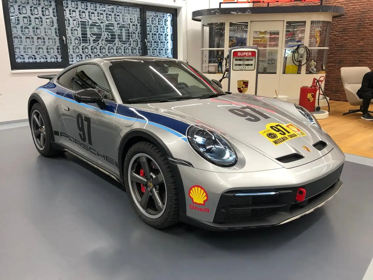 Porsche 992 Dakar, 13km, Individual, COLLECTOR ! Silber - 1