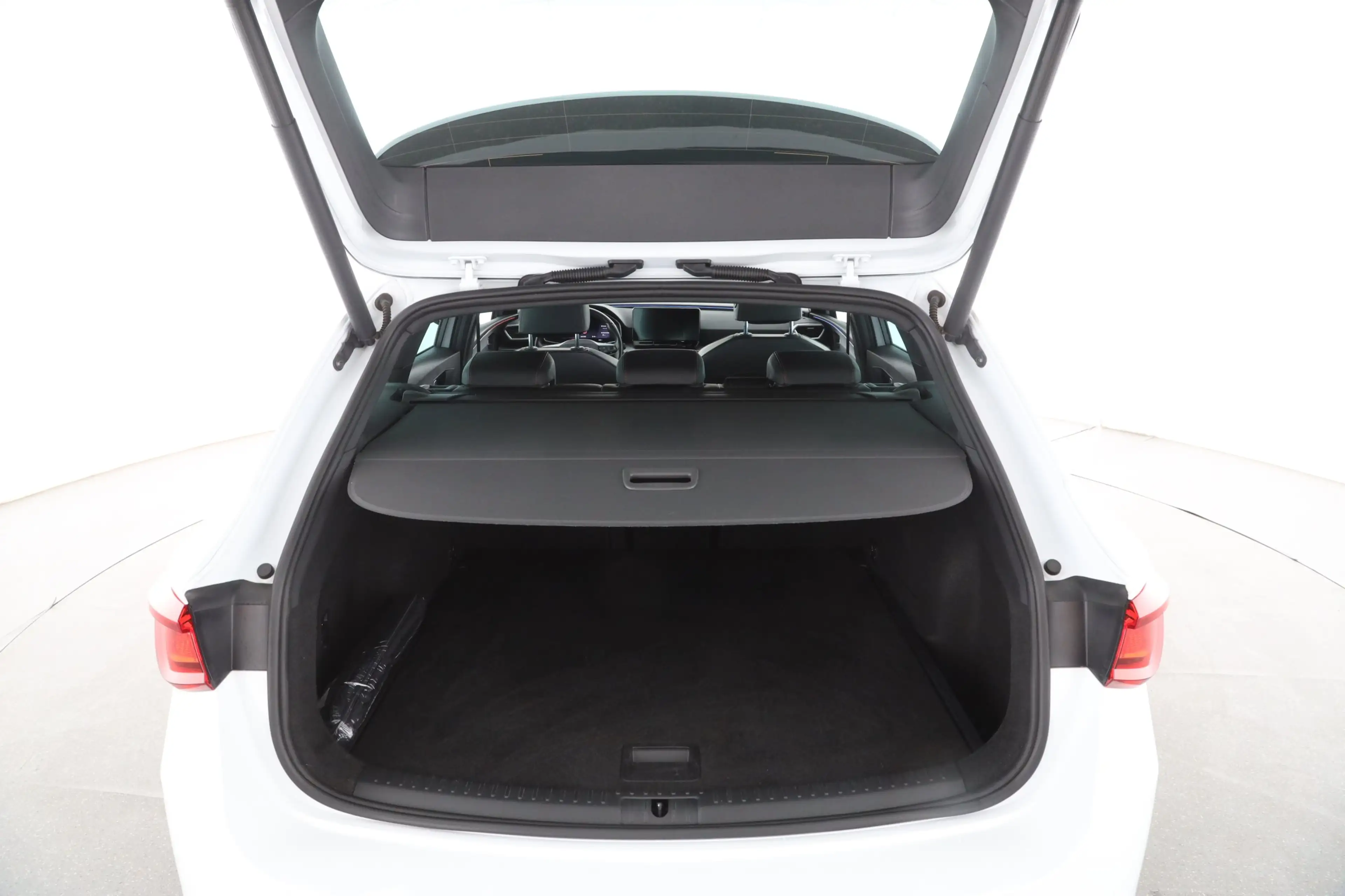 SEAT Leon Sportstourer 2.0 TDI DSG FR | NAVI | AHK | — photo 10