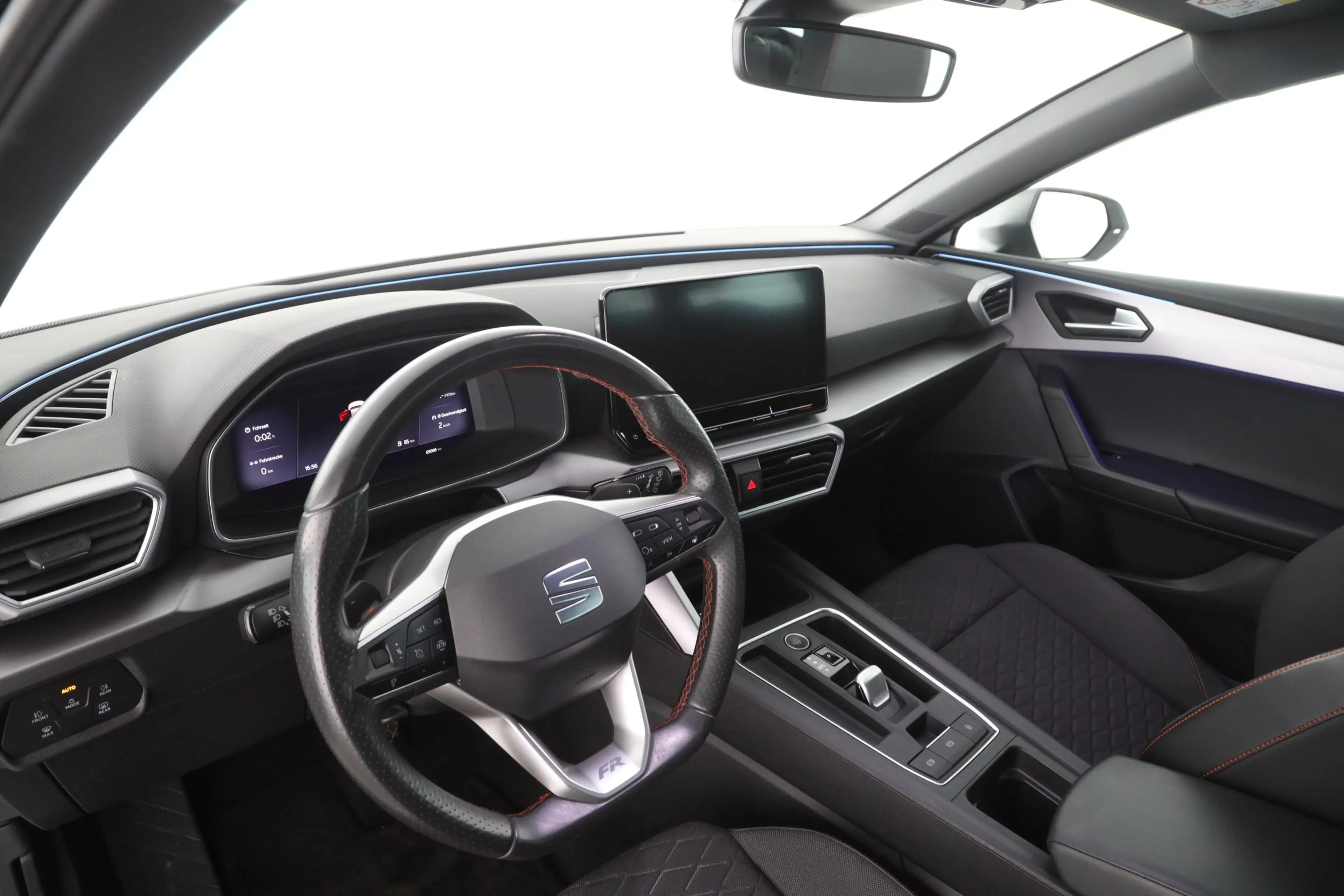 SEAT Leon Sportstourer 2.0 TDI DSG FR | NAVI | AHK | — photo 11