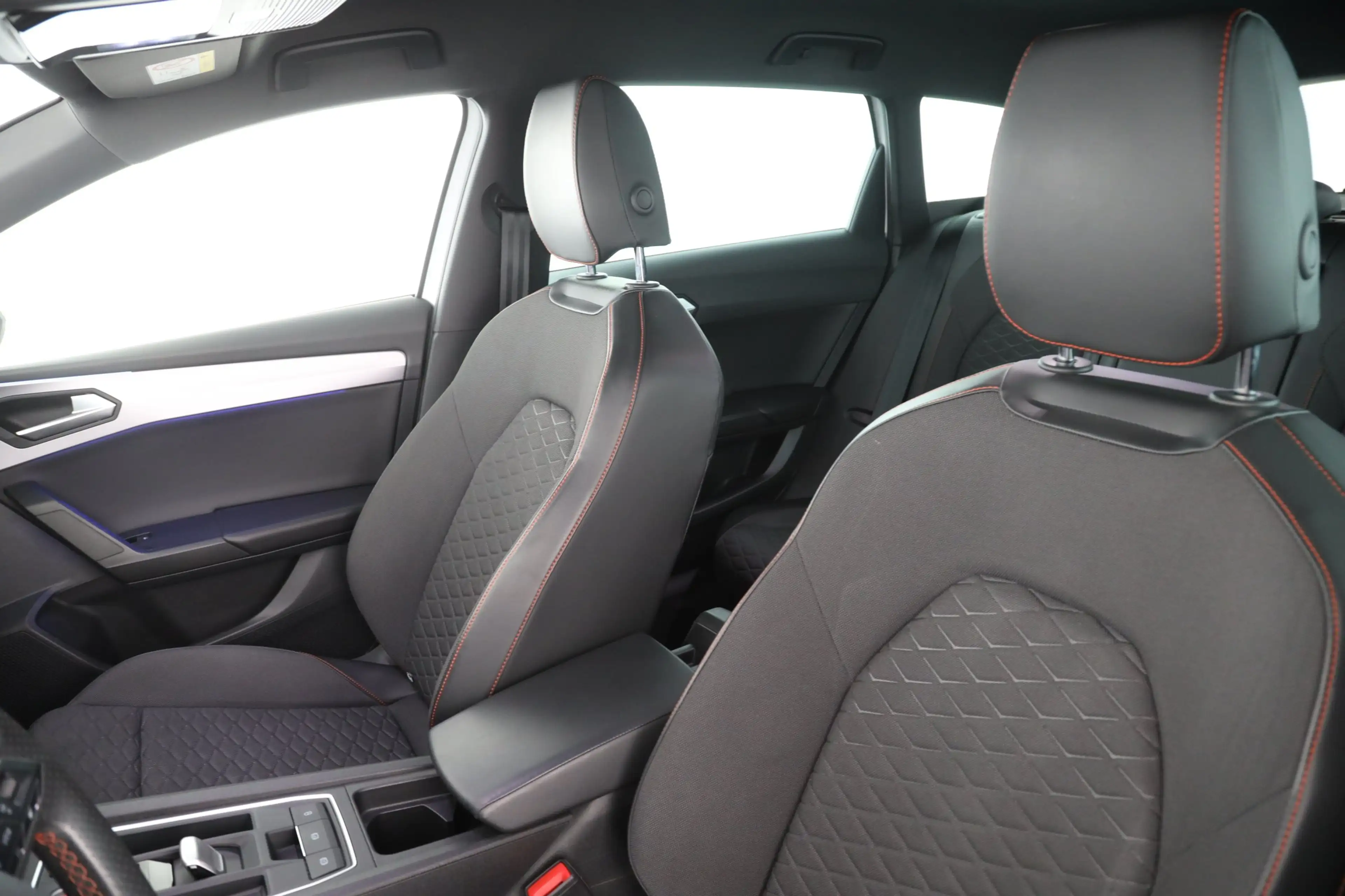 SEAT Leon Sportstourer 2.0 TDI DSG FR | NAVI | AHK | — photo 12