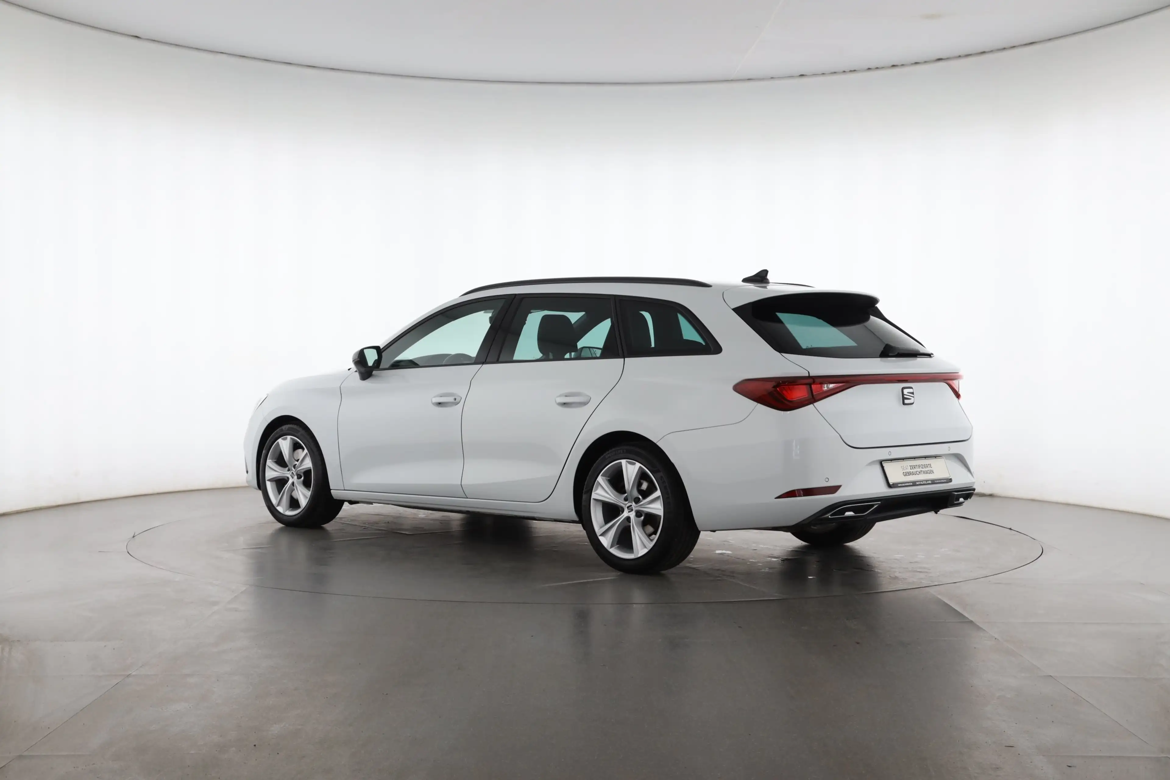 SEAT Leon Sportstourer 2.0 TDI DSG FR | NAVI | AHK | — photo 4