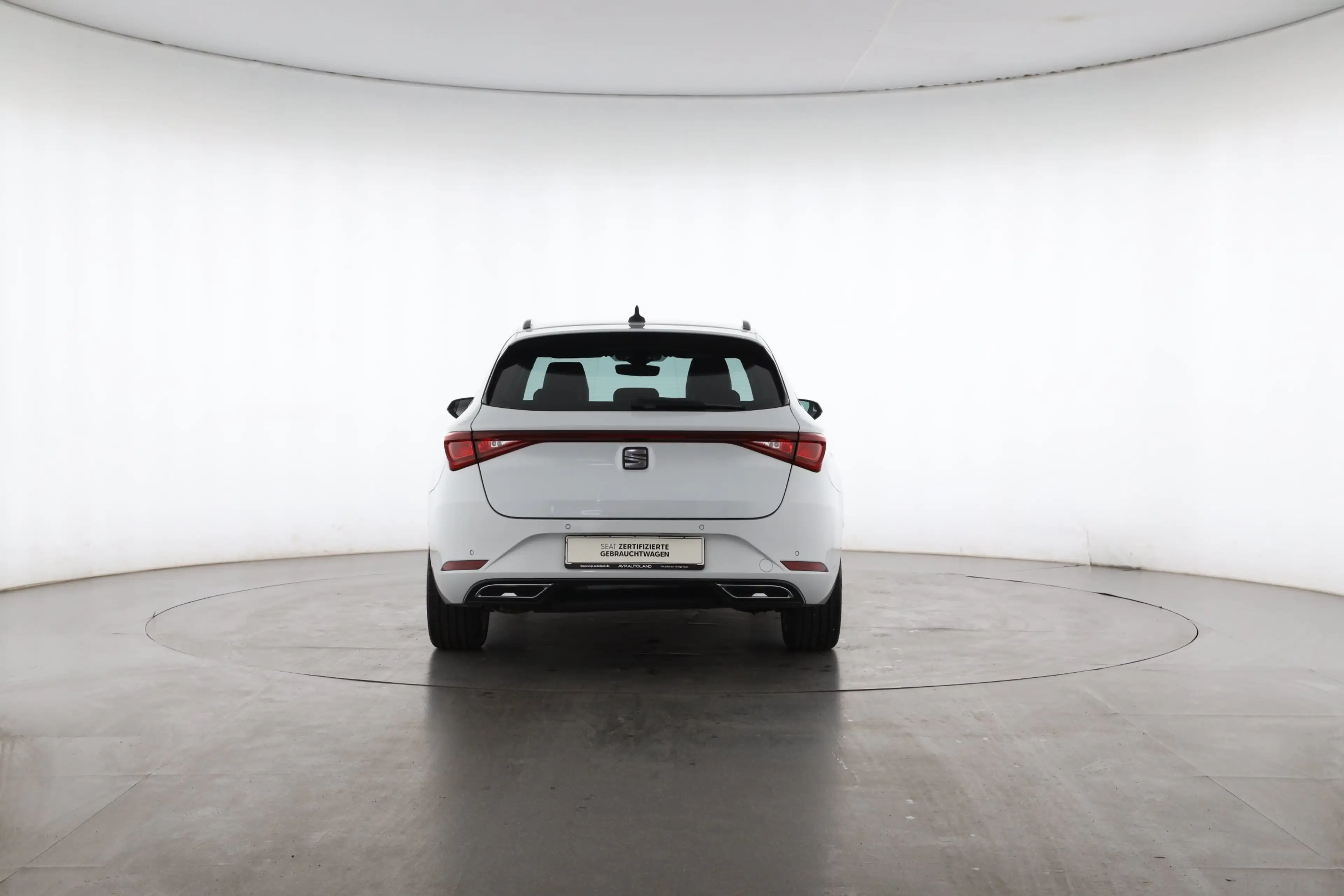 SEAT Leon Sportstourer 2.0 TDI DSG FR | NAVI | AHK | — photo 6