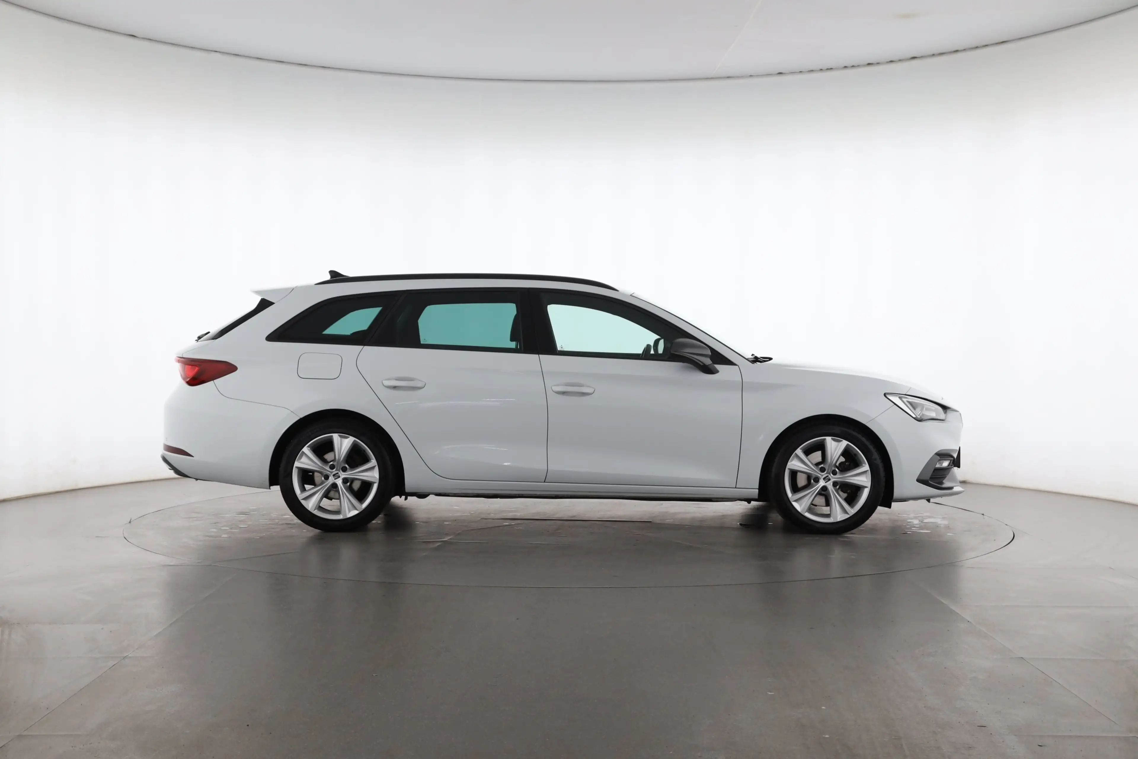SEAT Leon Sportstourer 2.0 TDI DSG FR | NAVI | AHK | — photo 7