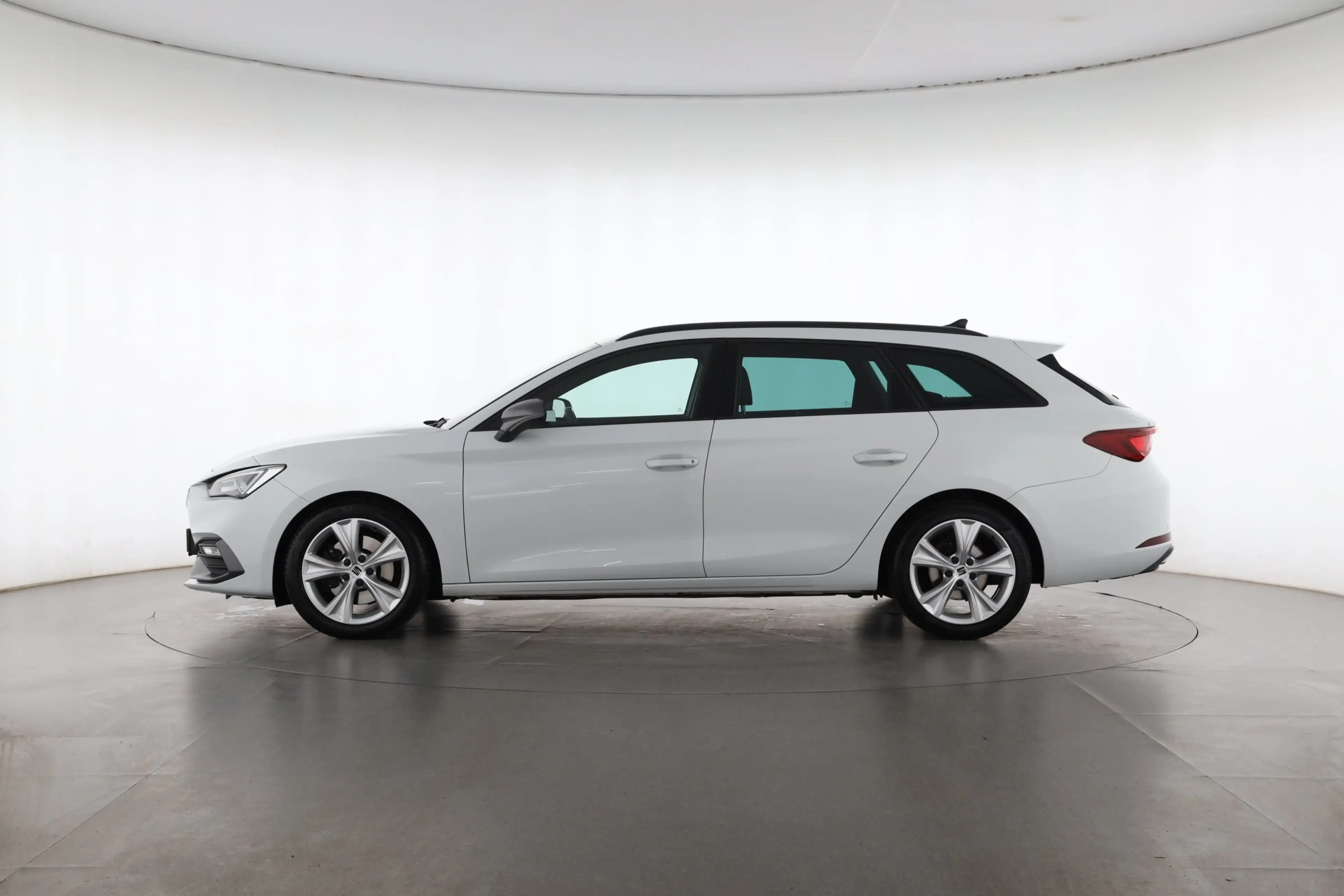 SEAT Leon Sportstourer 2.0 TDI DSG FR | NAVI | AHK | — photo 3