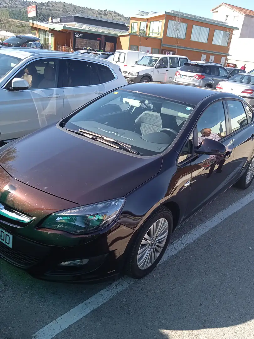 Opel Astra Sedán 1.7CDTi Edition 110 - 2