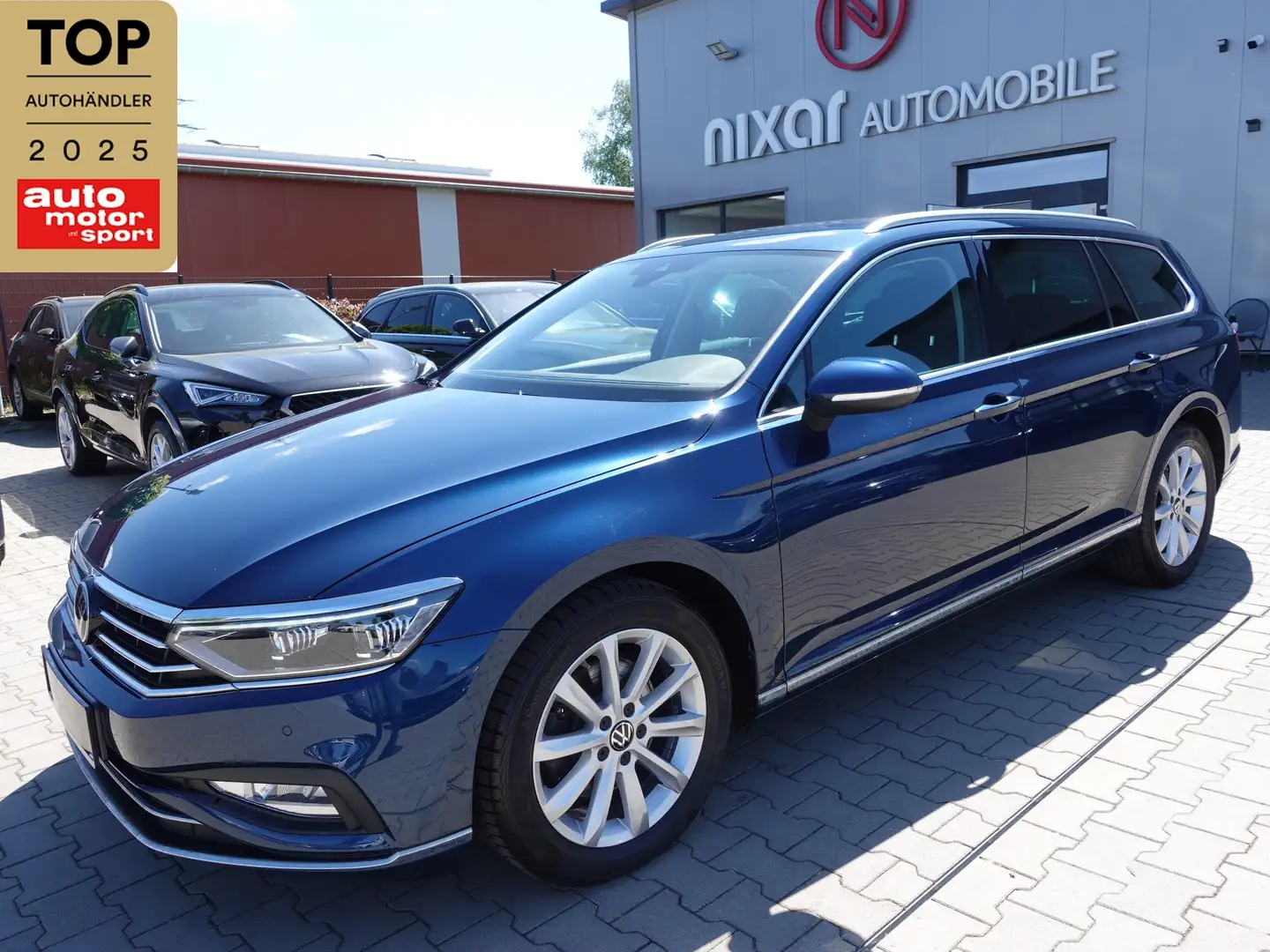 Volkswagen Passat Variant 2,0 TDI Variant Elegance DSG/Matrix/AHK Blauw - 1