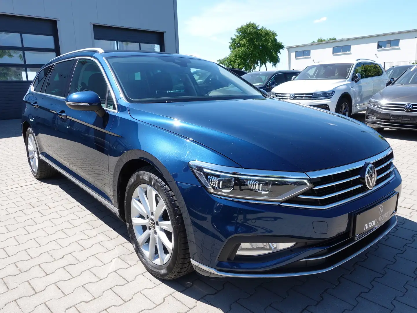 Volkswagen Passat Variant 2,0 TDI Variant Elegance DSG/Matrix/AHK Blauw - 2