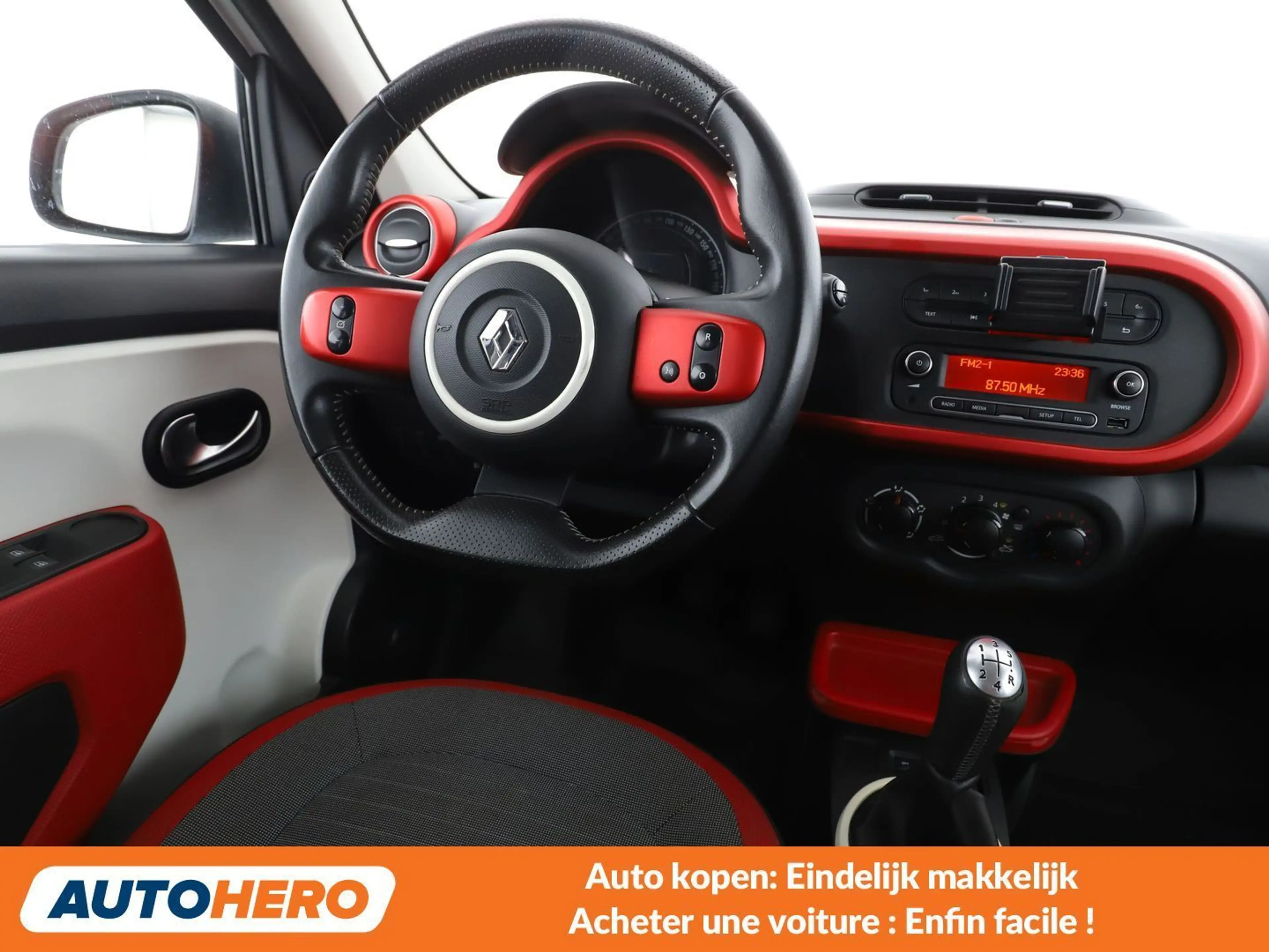 Renault Twingo 1.0 SCe Zen — photo 14